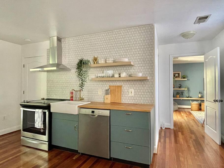 Brand New, Cozy, Modern, One-Bedroom Apartment Falls Church Kültér fotó