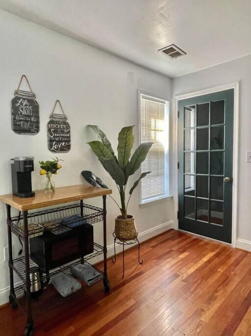 Brand New, Cozy, Modern, One-Bedroom Apartment Falls Church Kültér fotó